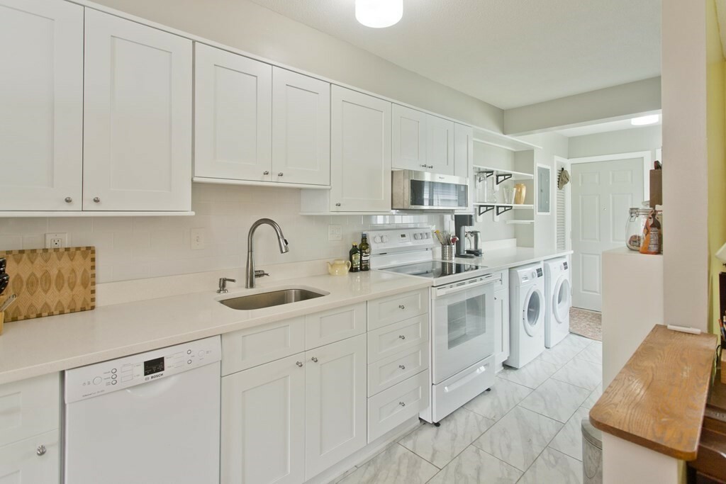Property Photo: 87 Applewood Dr 87 MA 01022
