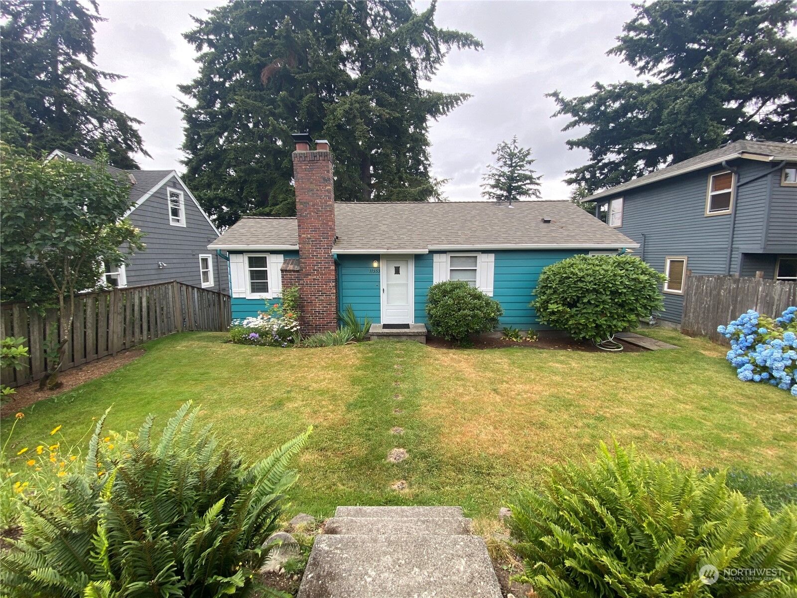 Property Photo: 11553 Palatine Avenue N WA 98133