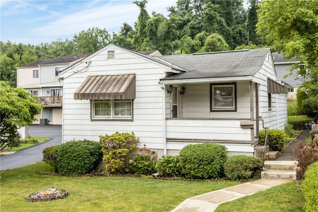 Property Photo:  288 Saint Clair Street  PA 15017 