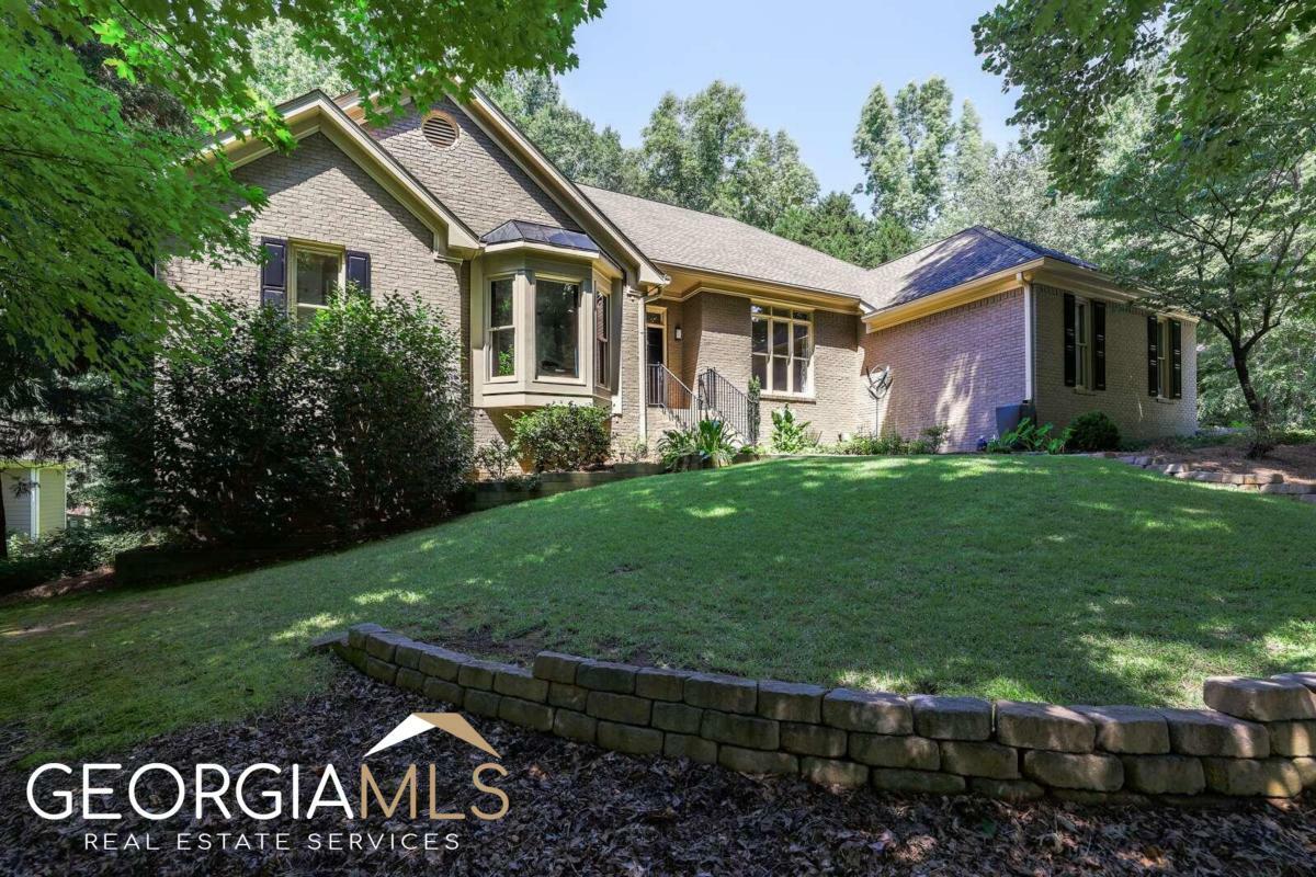 Property Photo: 5370 Overbend Trail GA 30024