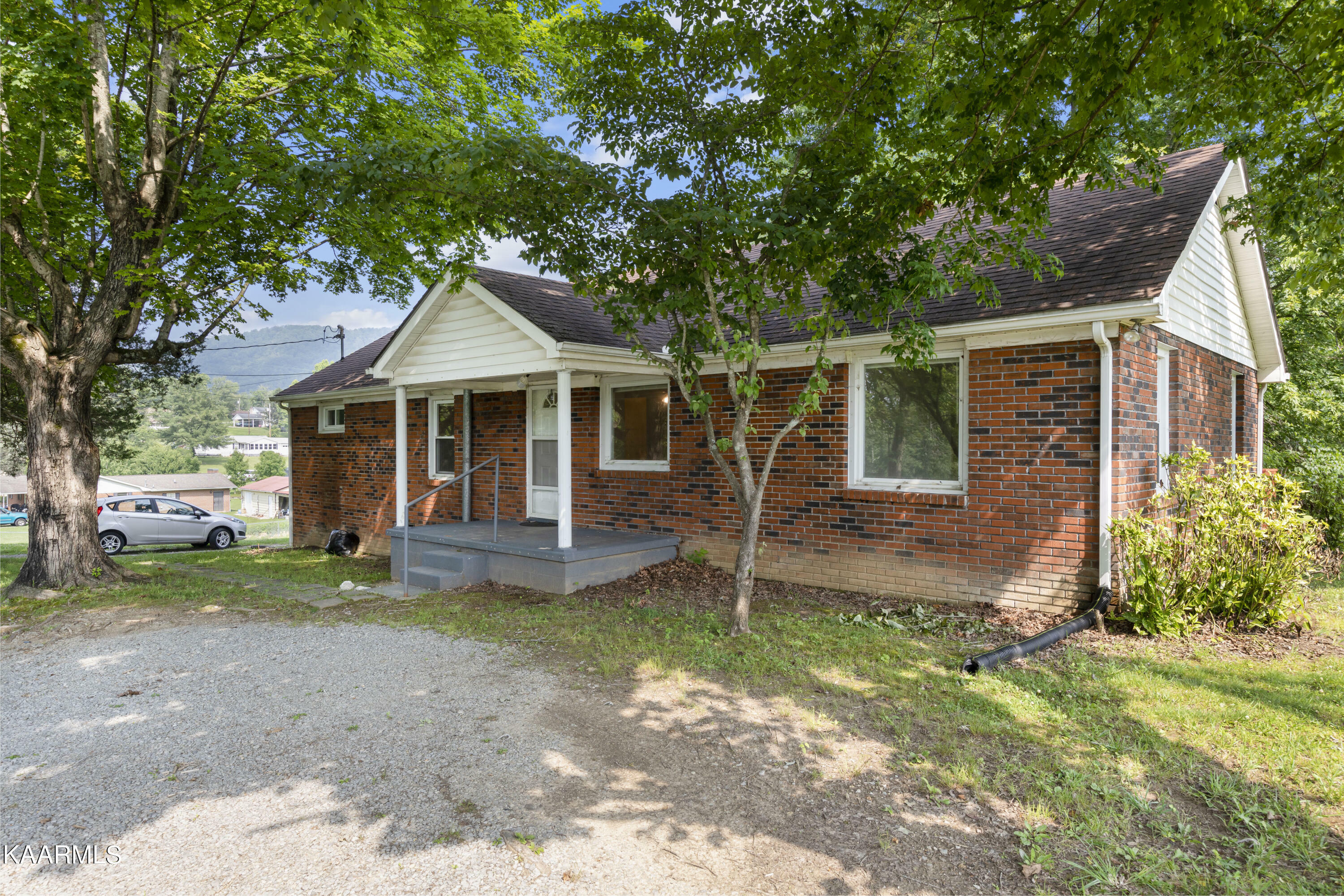 Property Photo:  106 Butter &Amp Egg Rd  TN 37757 