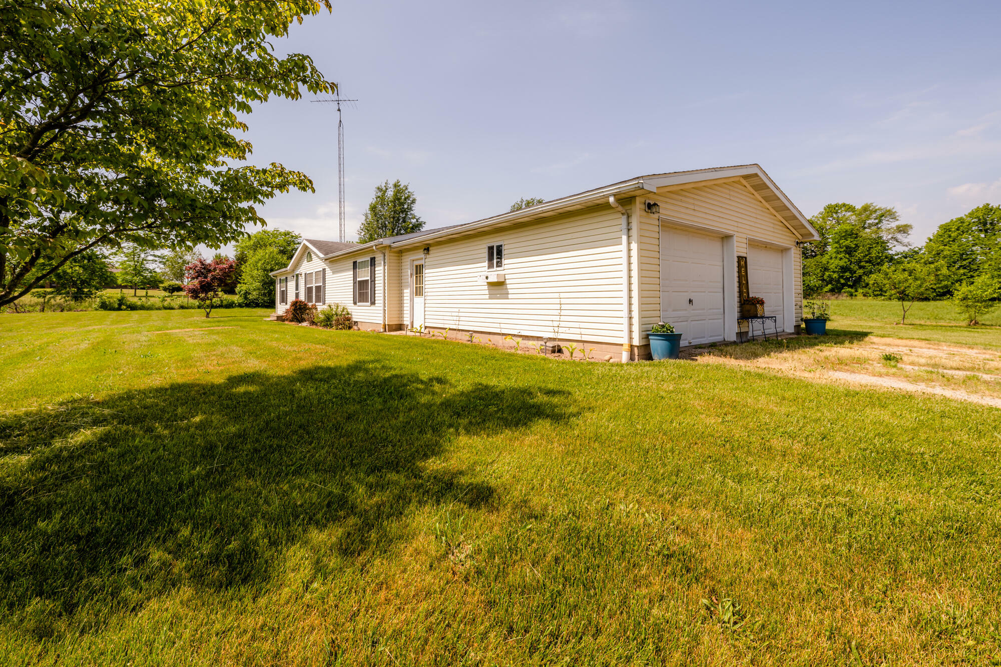 Property Photo:  2638 N County Line Road  MI 49098 