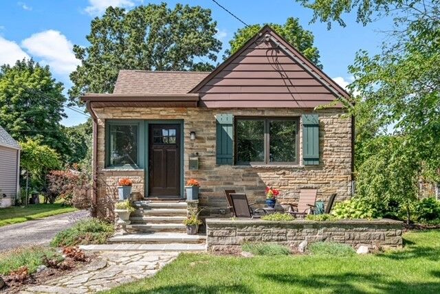 Property Photo:  306 Ashland Avenue  IL 60040 