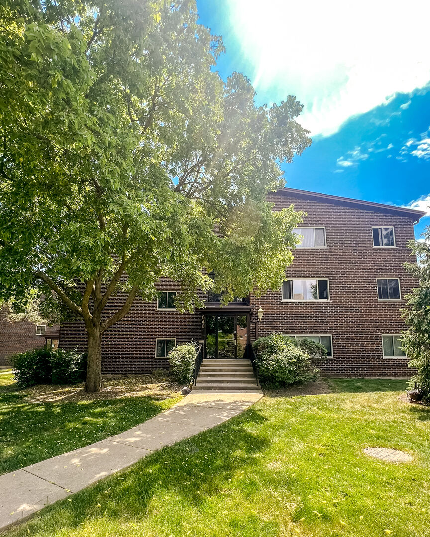 Property Photo:  640 Perrie Drive 202  IL 60007 
