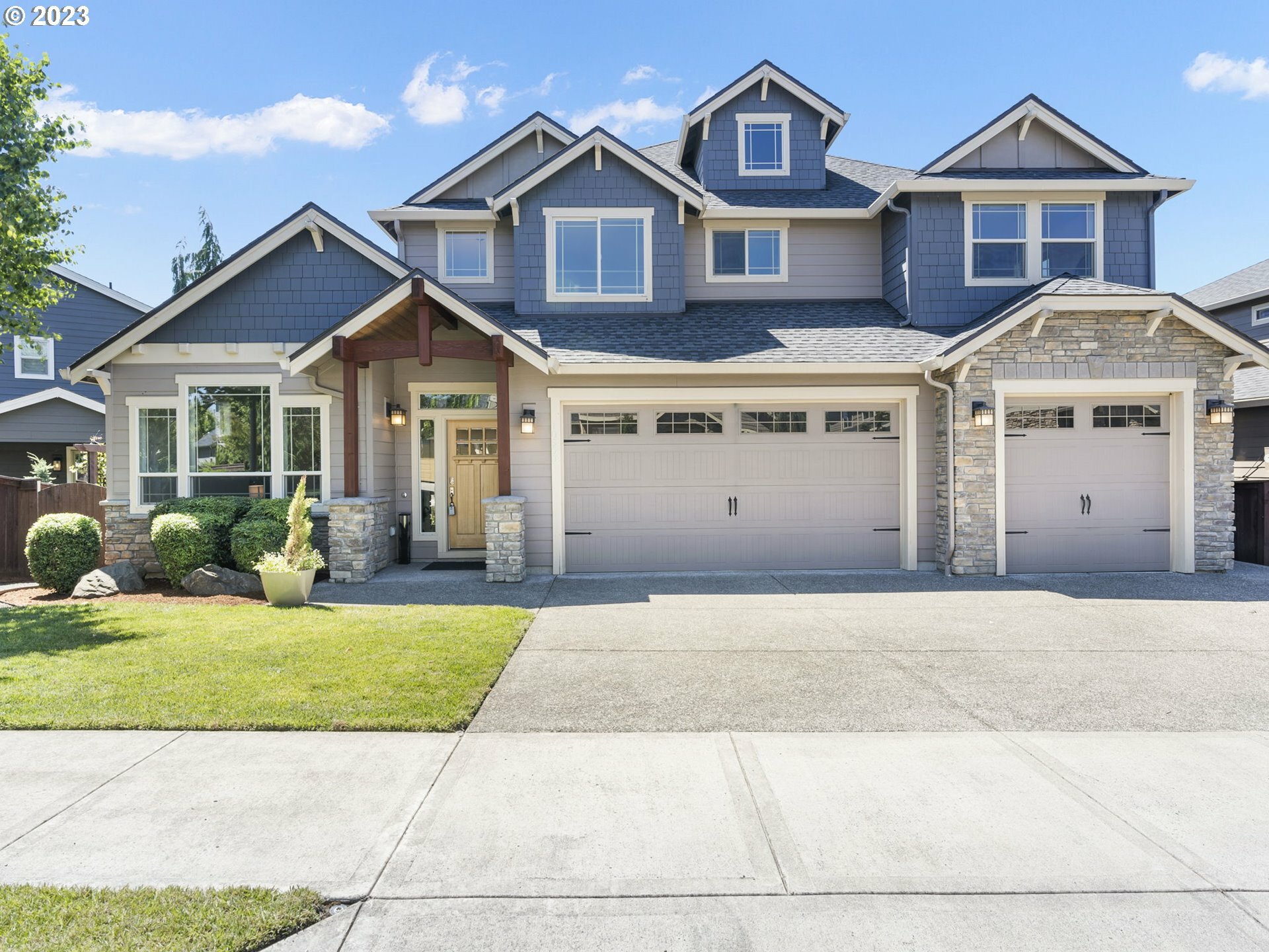 Property Photo:  10500 NW 32nd Dr  WA 98685 