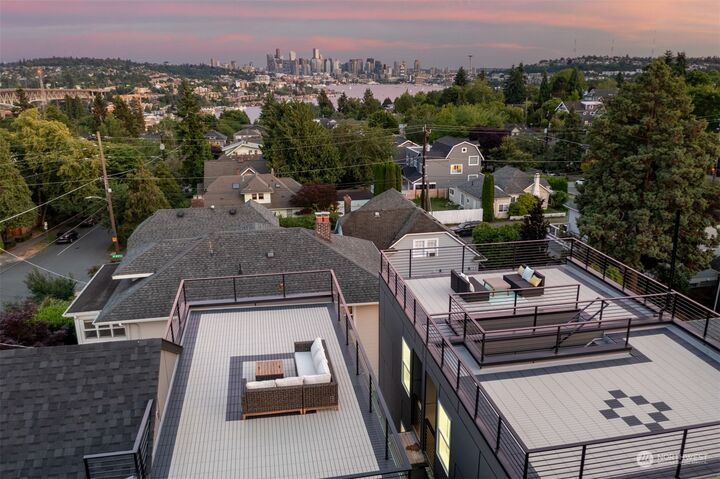 4315 B Thackeray Place NE  Seattle WA 98105 photo