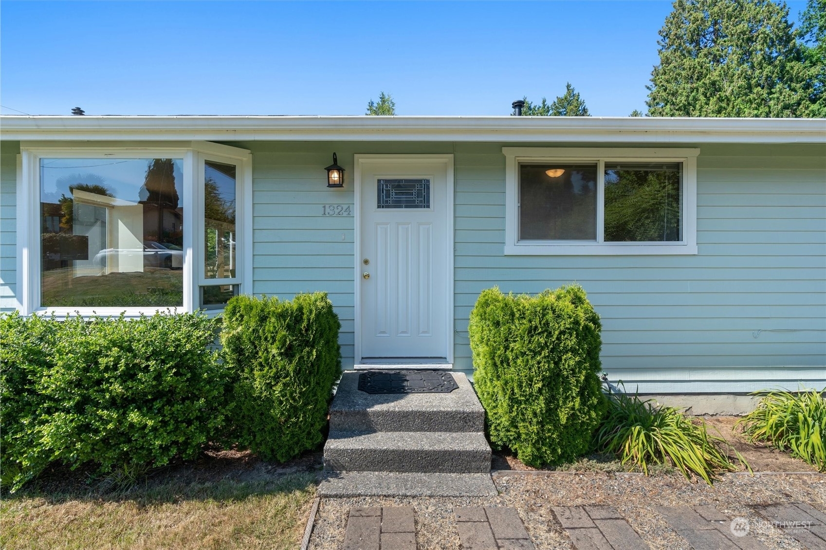 Property Photo:  1324 N 40th Street  WA 98056 