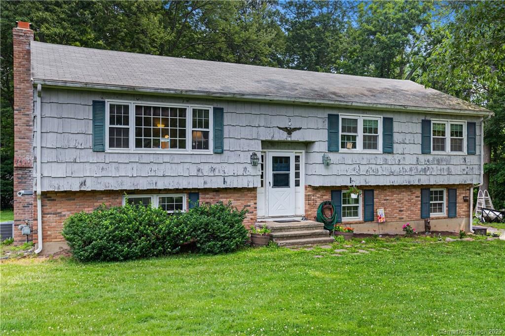 Property Photo:  4 Poe Place  CT 06484 