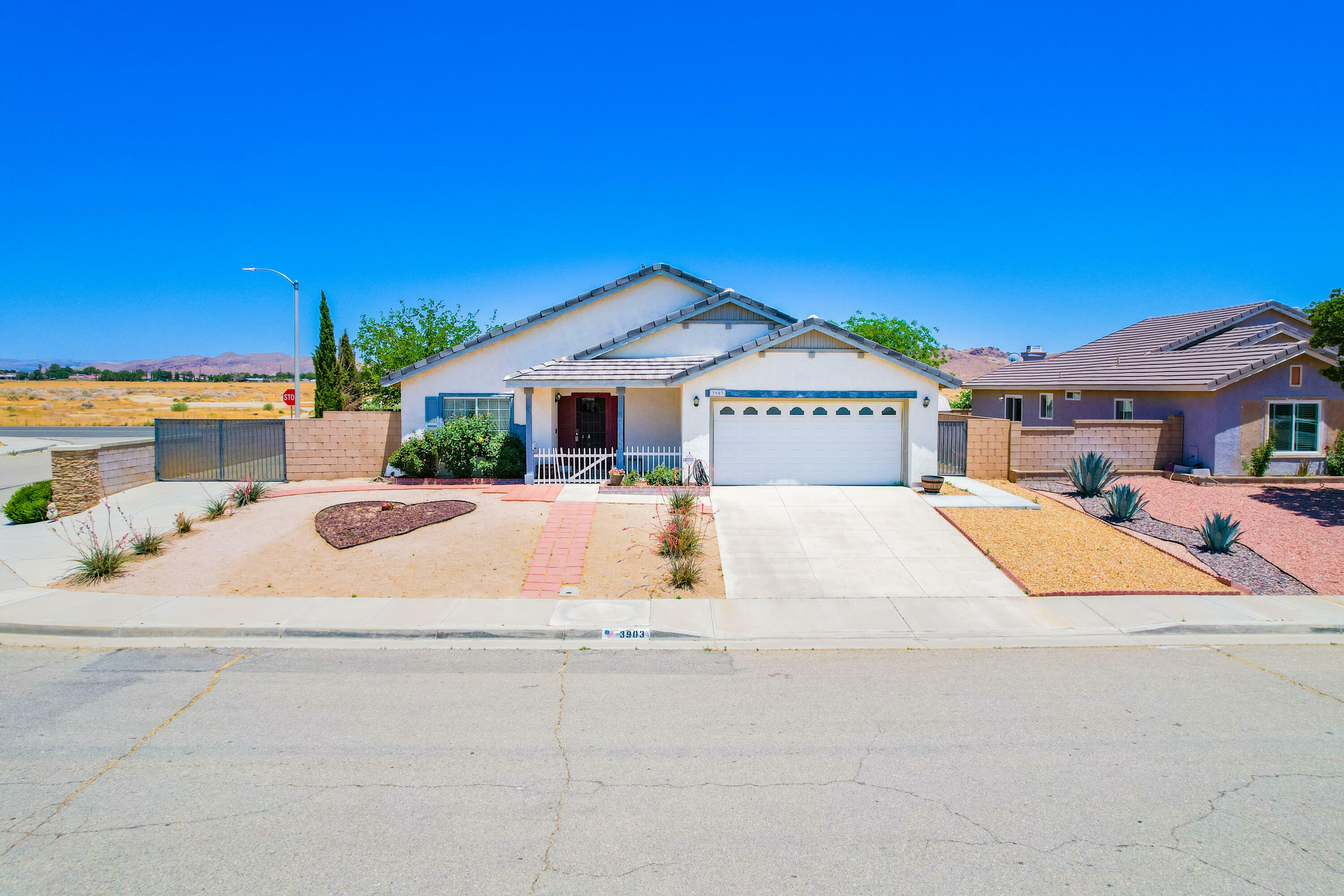 Property Photo:  3903 Parkridge Avenue  CA 93560 