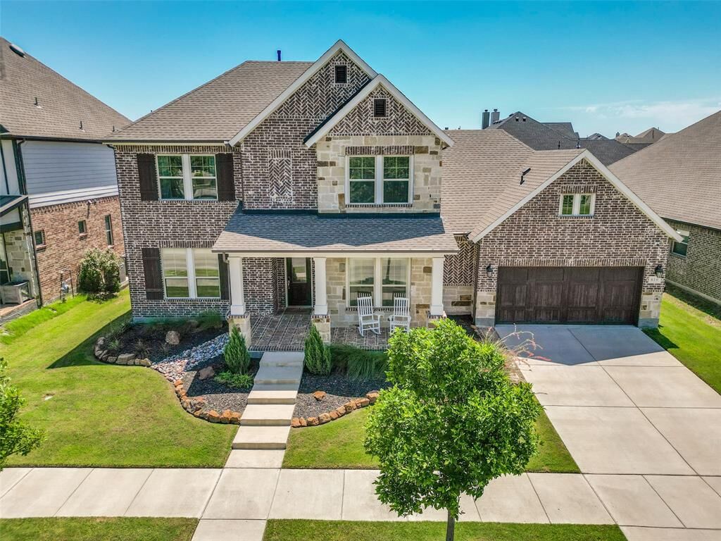 Property Photo: 610 Sunflower Avenue TX 76226