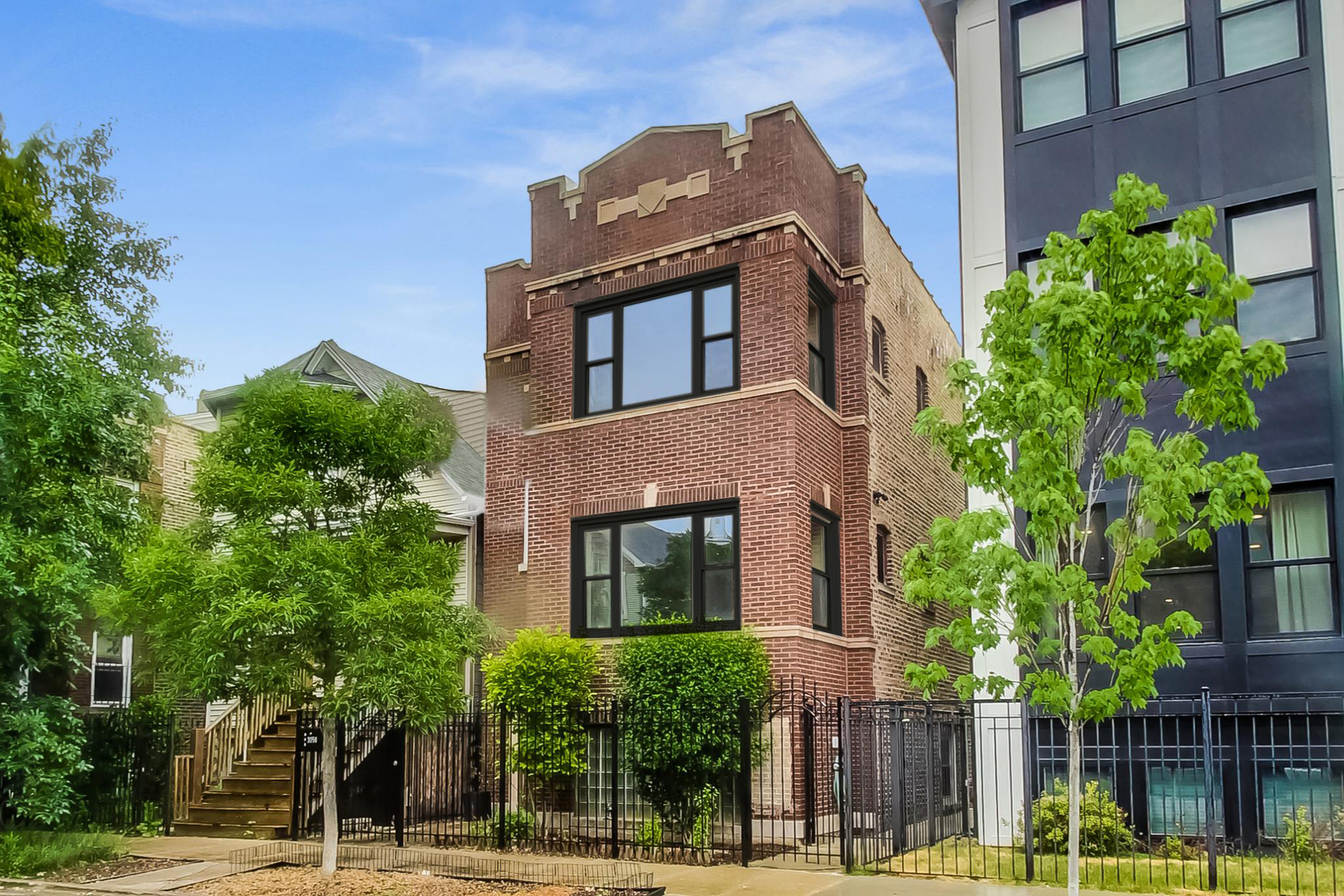 Property Photo:  3050 W Lyndale Street  IL 60647 