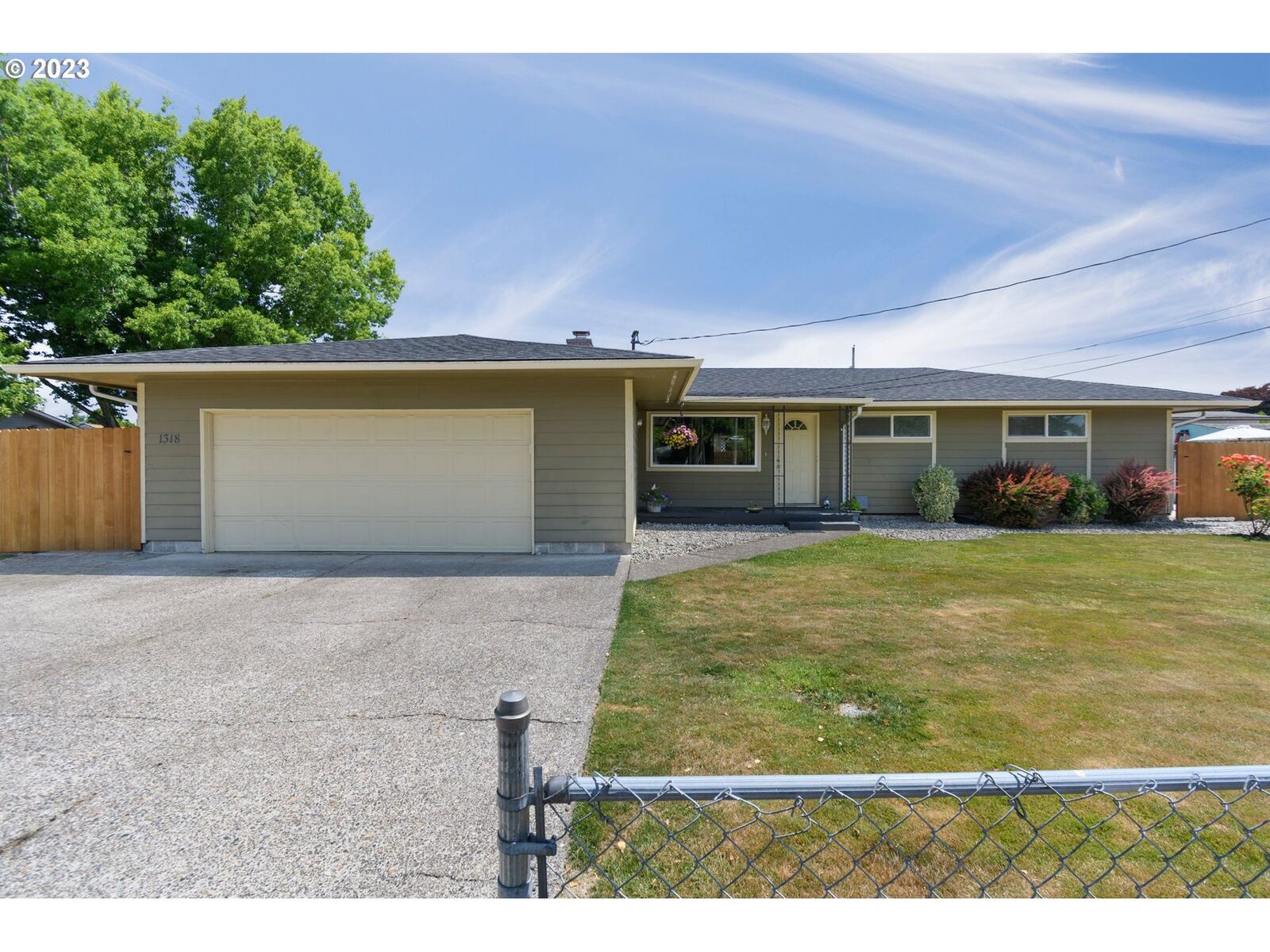 Property Photo:  1318 Midland St  WA 98632 