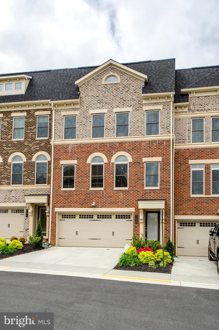 Property Photo:  7228 Magpie Lane  VA 22043 