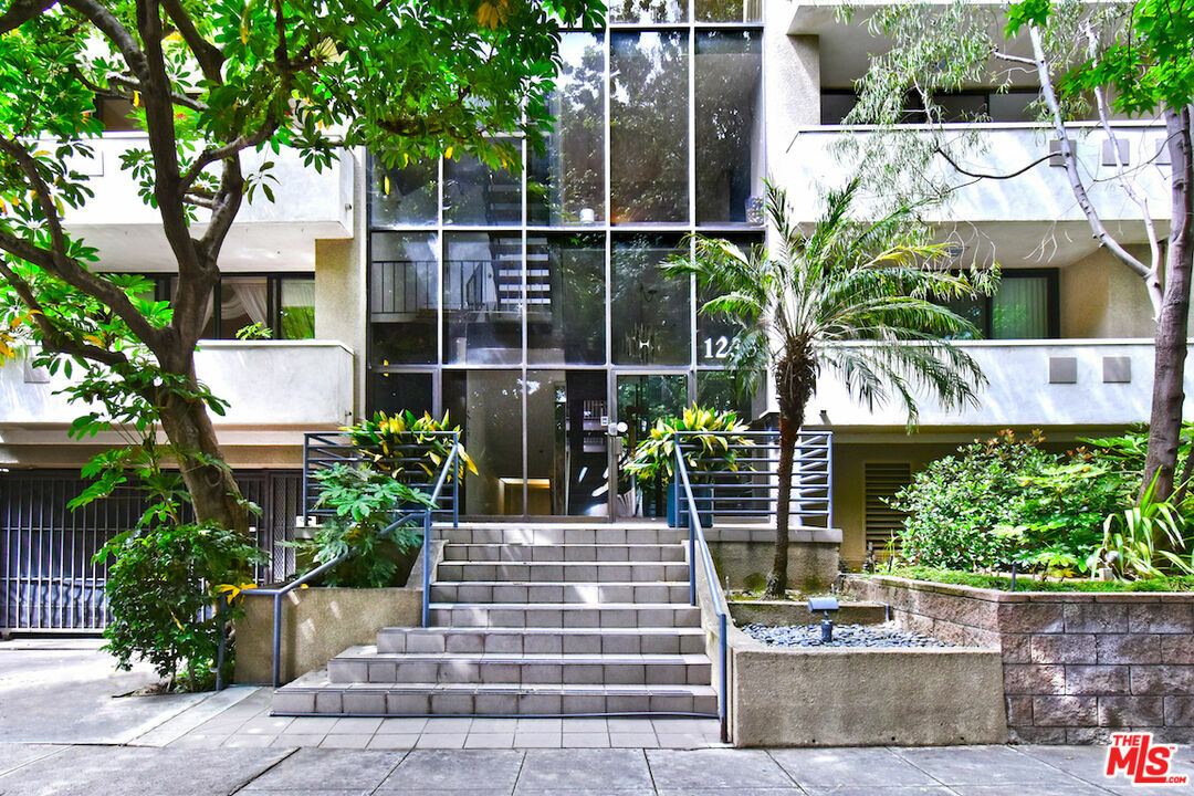 Property Photo: 1233 Amherst Ave 301 CA 90025