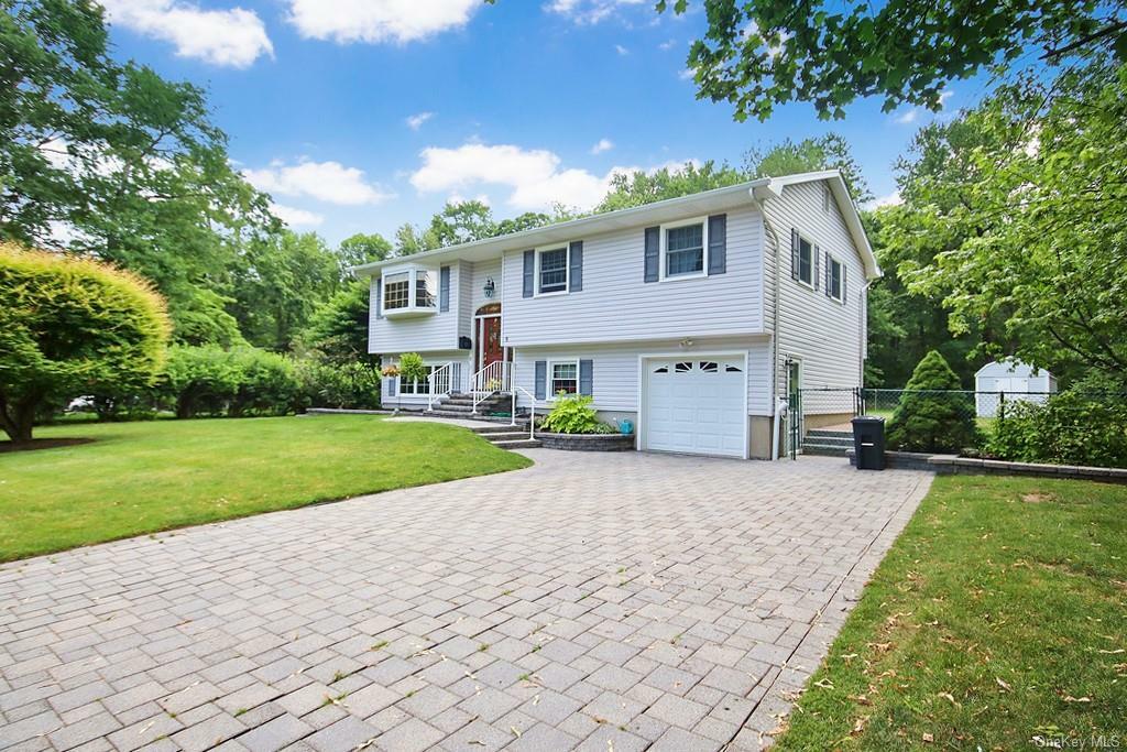 Property Photo:  6 Moorea Court  NY 10923 