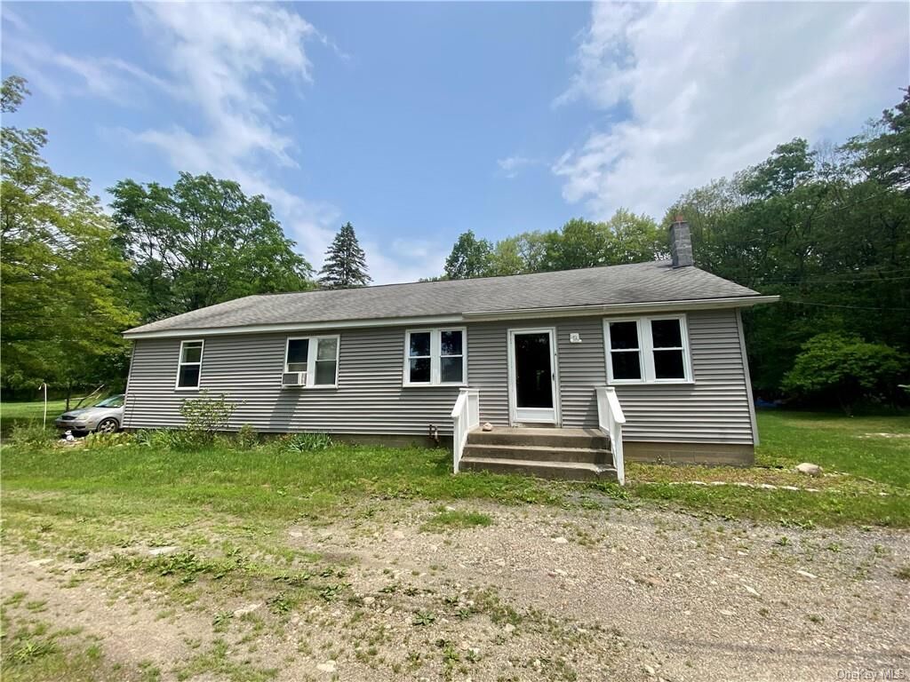 Property Photo:  989 Oregon Trail  NY 12566 