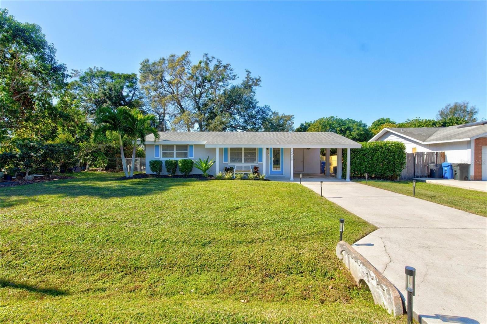 Property Photo:  2438 Cambridge Drive  FL 34232 