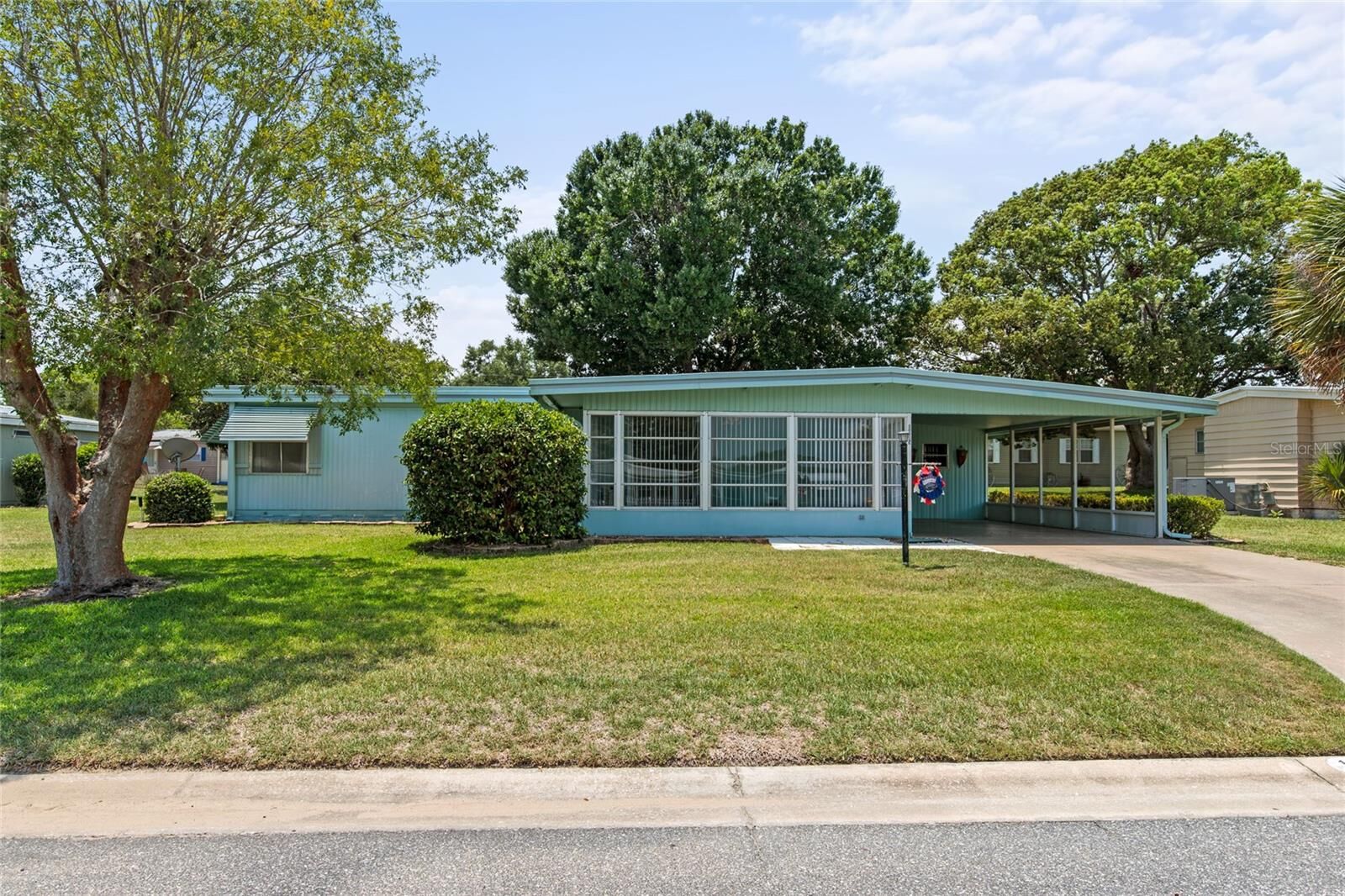 Property Photo: 1015 Geneva Way FL 32735