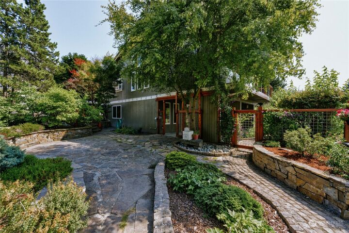 House for sale in Burien 12809 14th Avenue SW, Burien, WA 98146