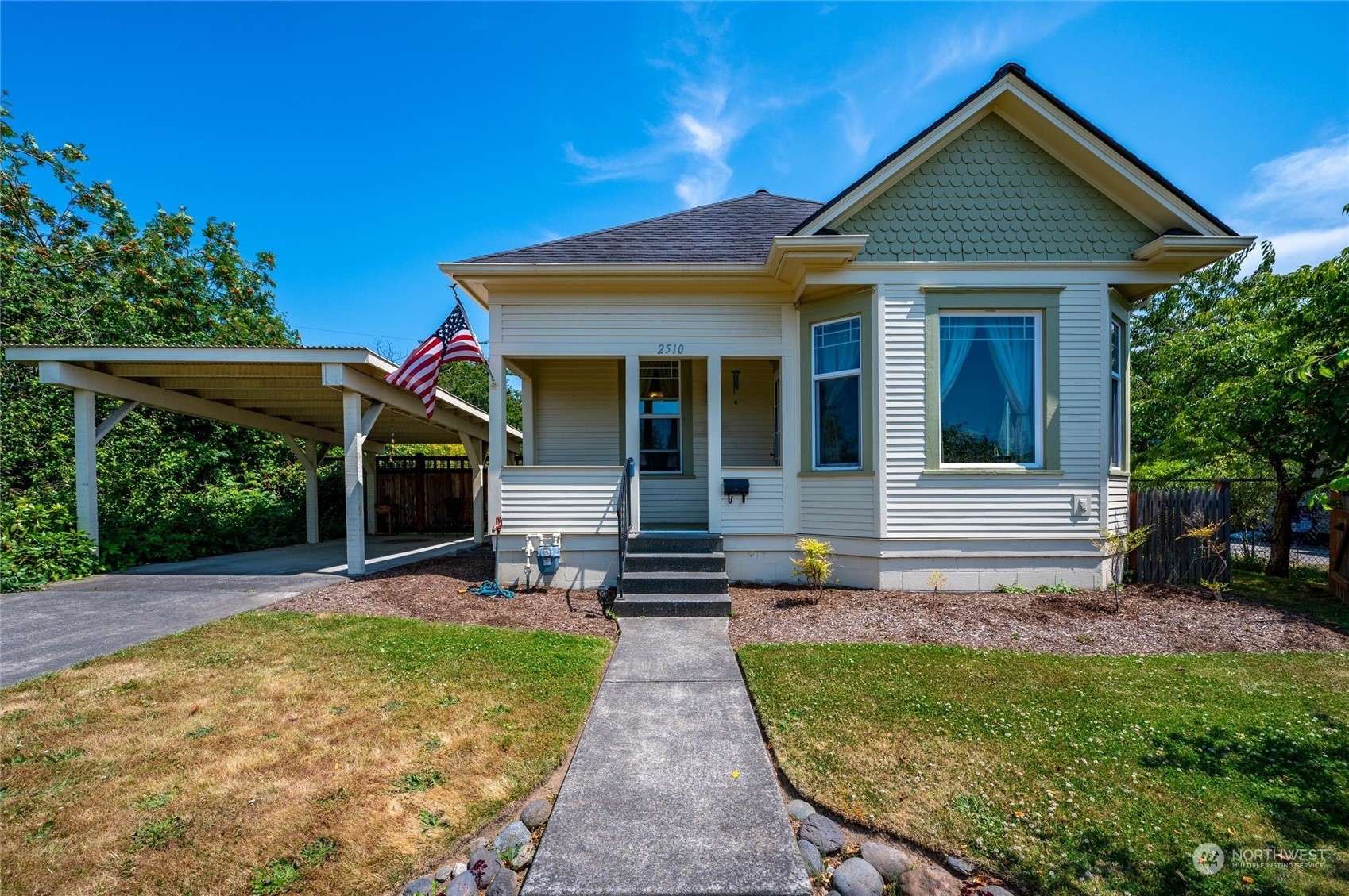 Property Photo:  2510 Humboldt Street  WA 98225 