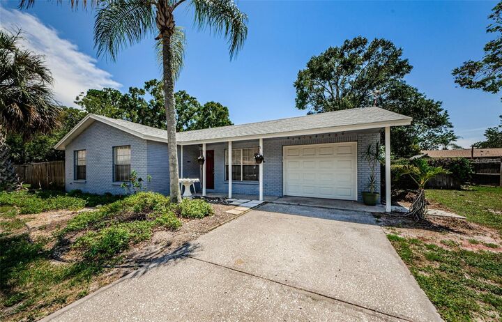 Property Photo: 1016 Coldstream Court FL 34689
