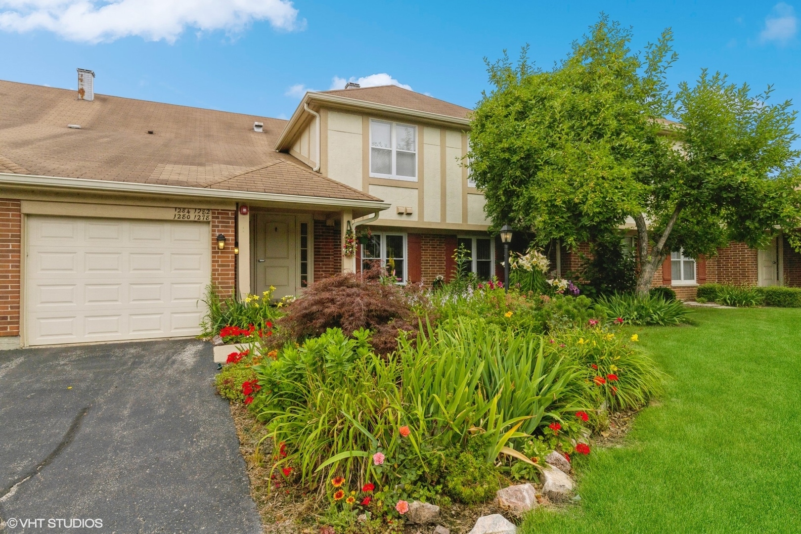 Property Photo:  1284 Streamwood Lane 324  IL 60061 