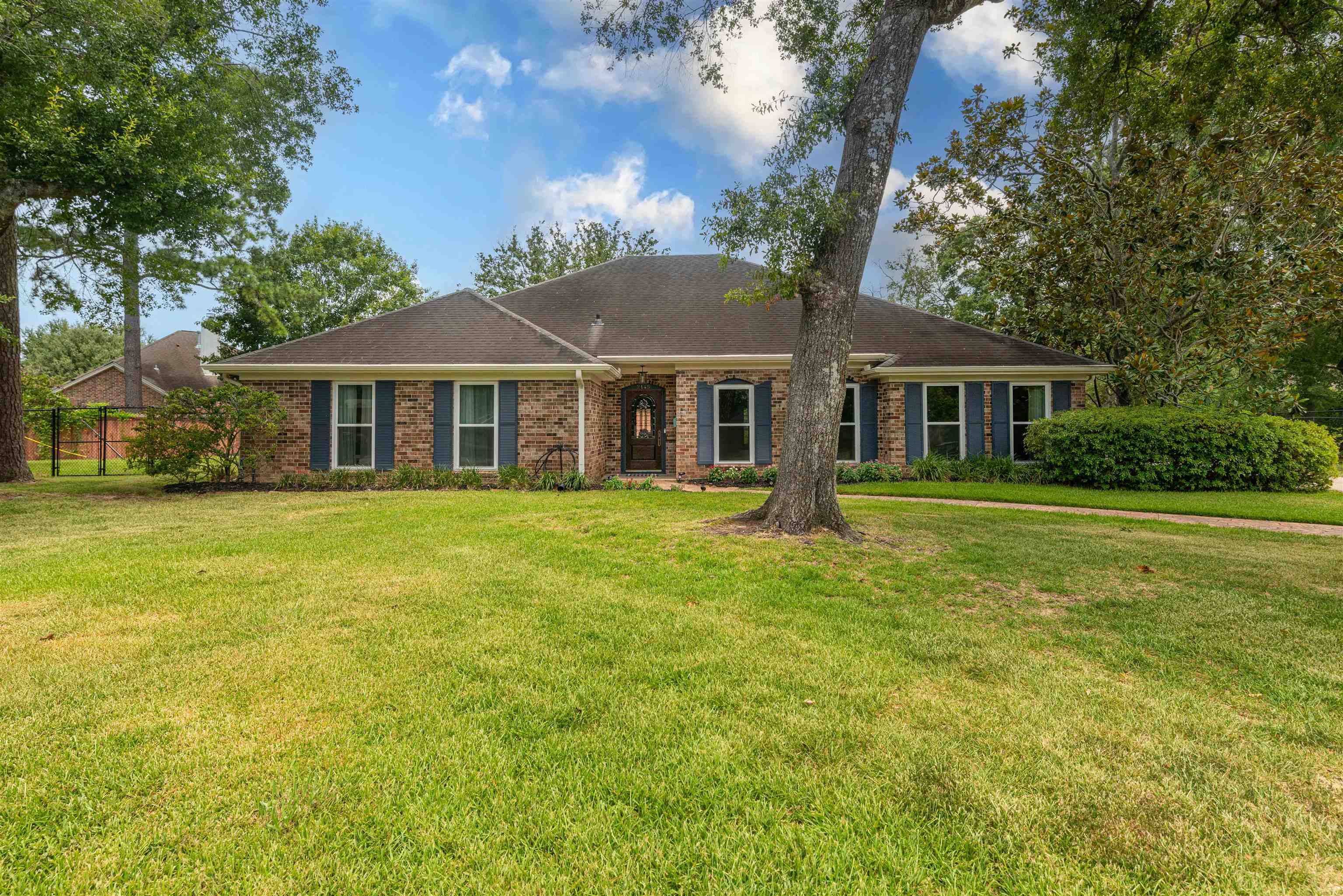 Property Photo:  2145 Chevy Chase Lane  TX 77706 