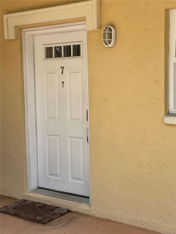 Property Photo: 906 La Costa Circle 7 FL 34237