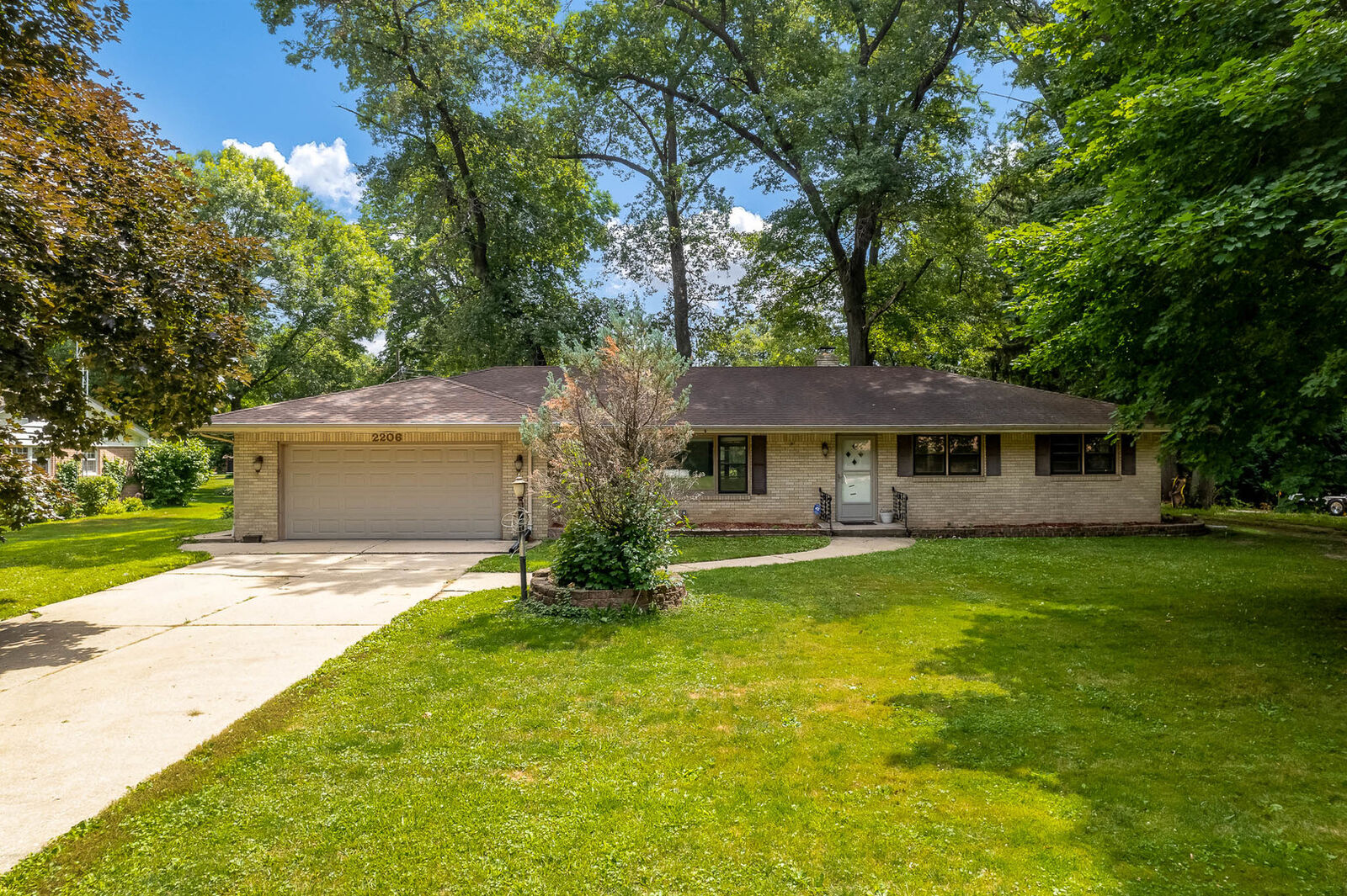 Property Photo: 2206 Primrose Drive IL 61108