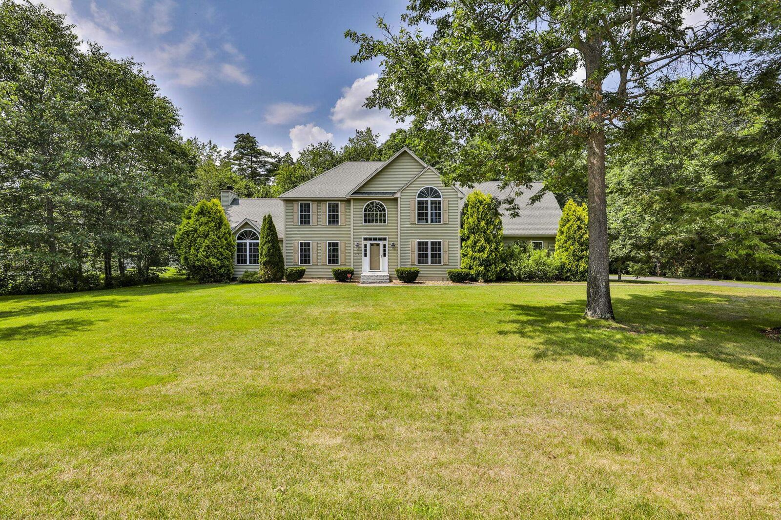 Property Photo:  173 Windsor Drive  NH 03032 
