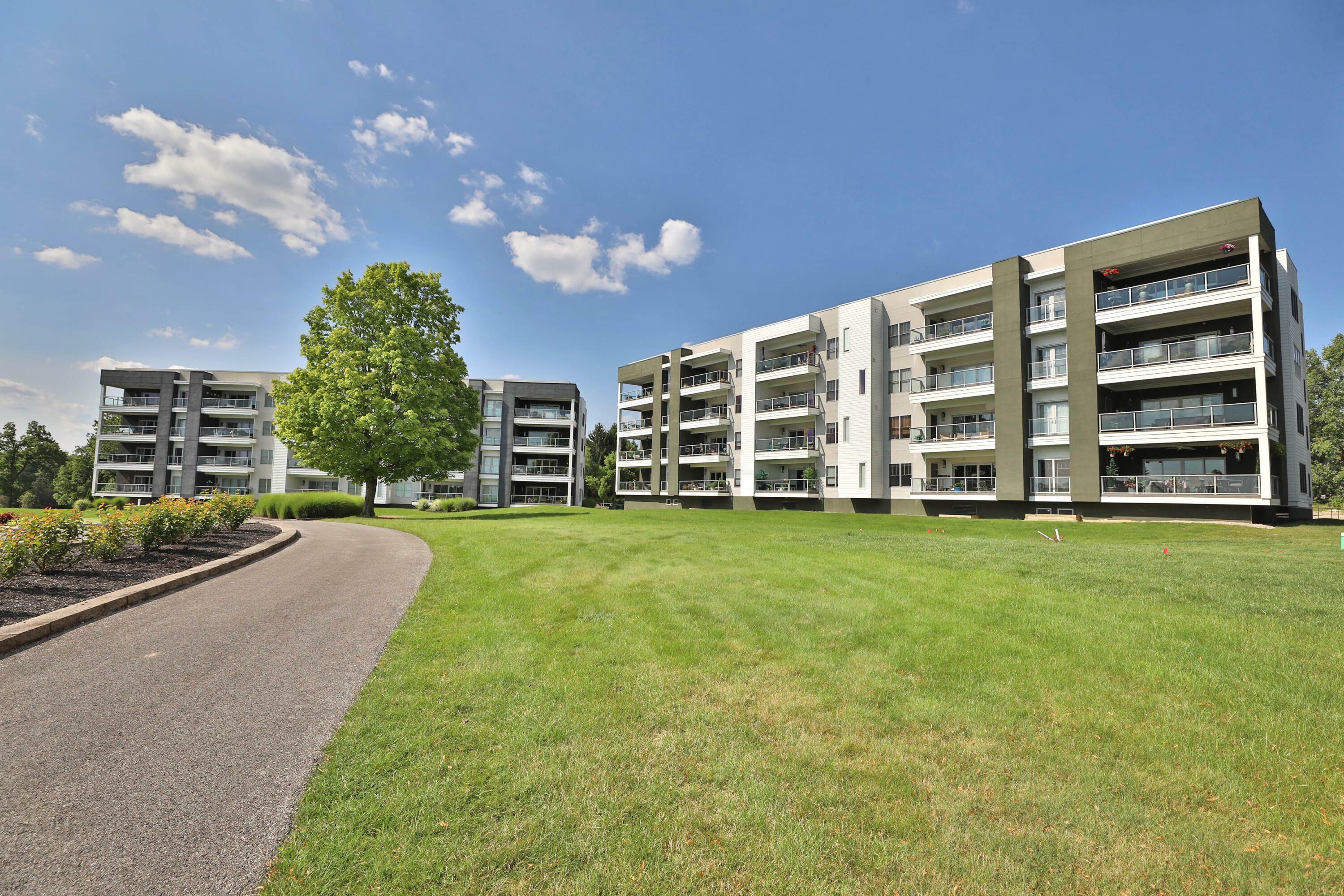 Property Photo: 5317 Highpointe Lakes Drive OH 43081