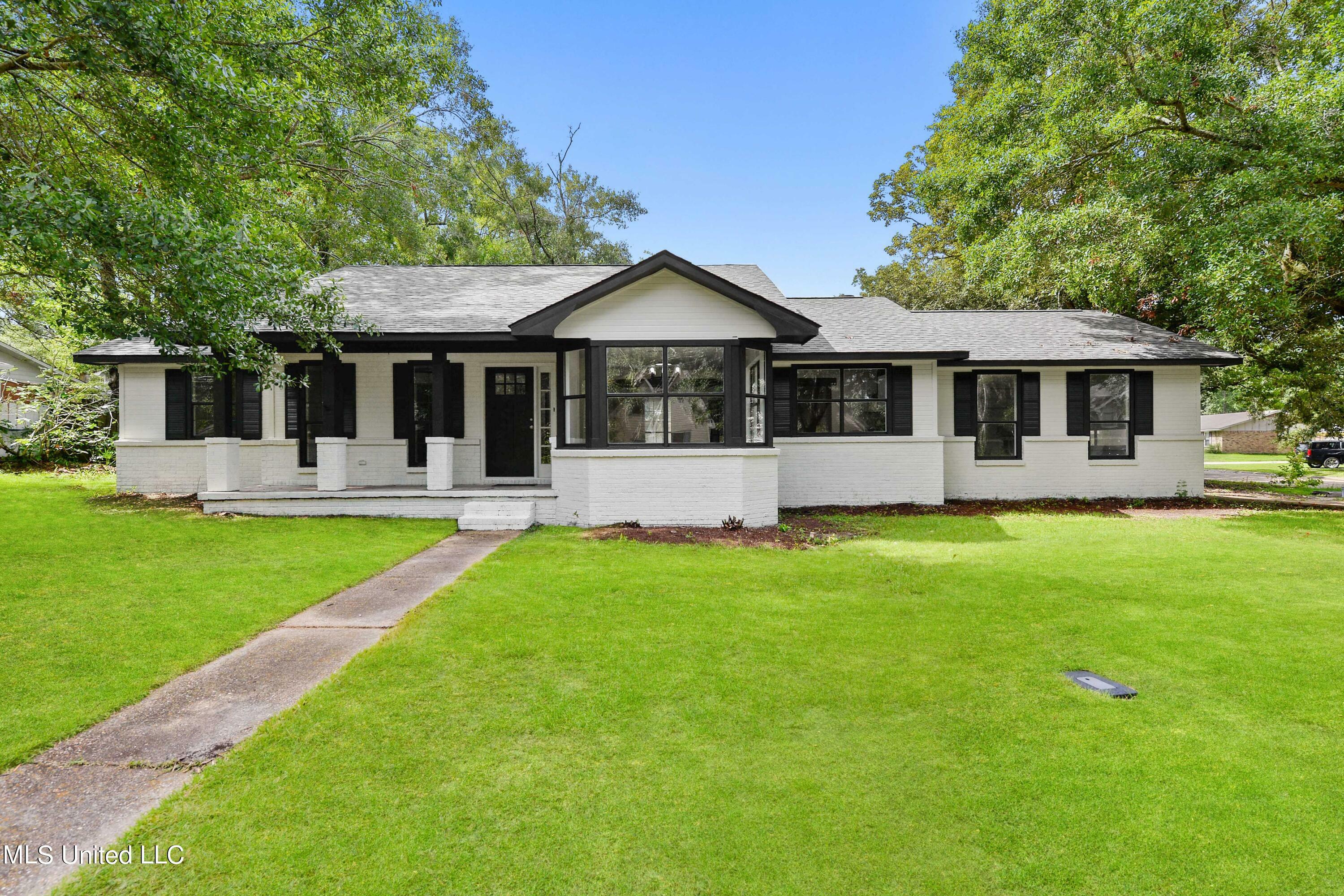 Property Photo:  5030 Ridgewood Drive  MS 39563 