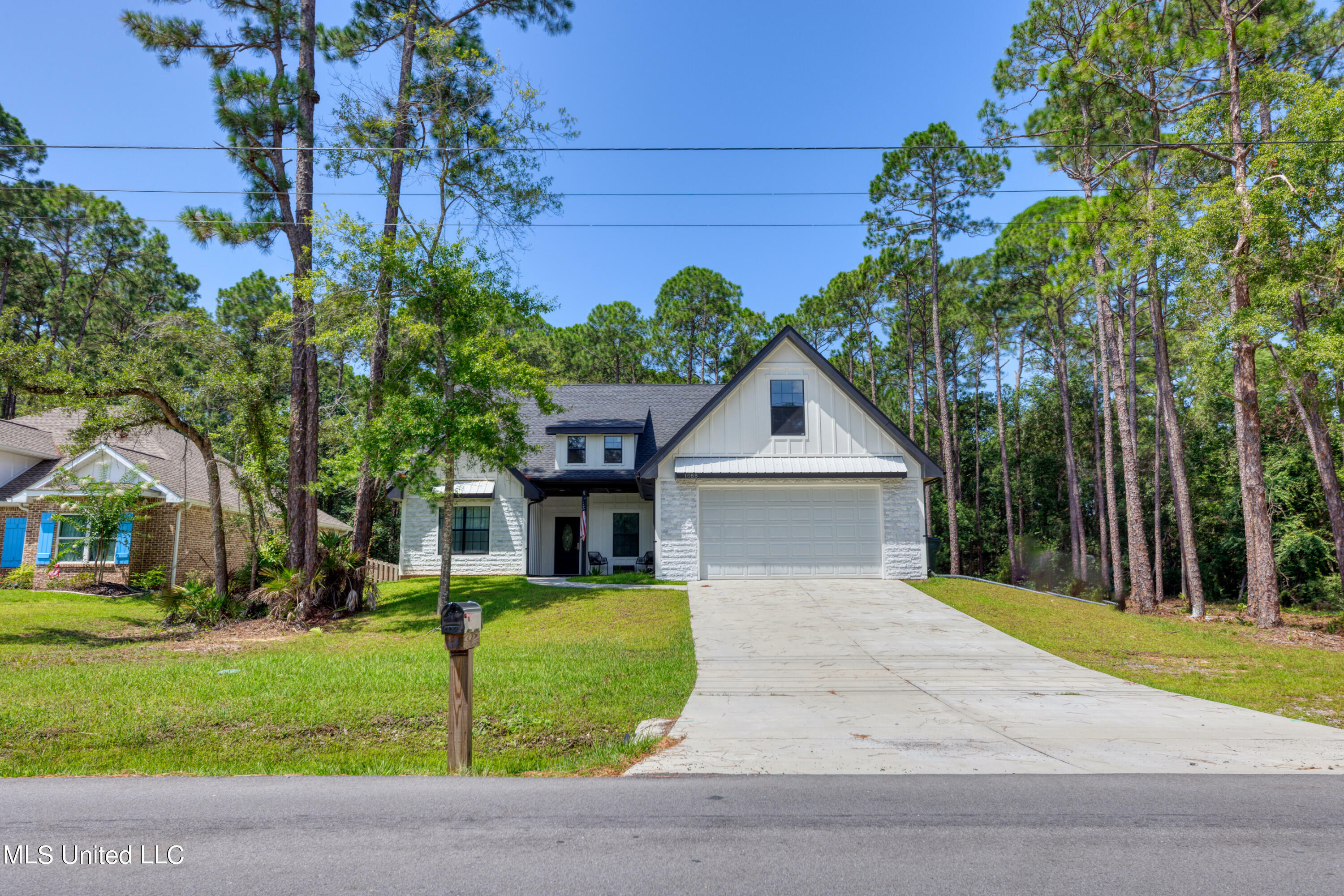 Property Photo:  1055 Main Street  MS 39564 