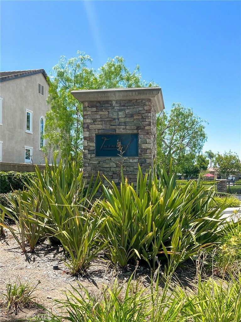 Property Photo:  633 Oak Tree Street  CA 92835 