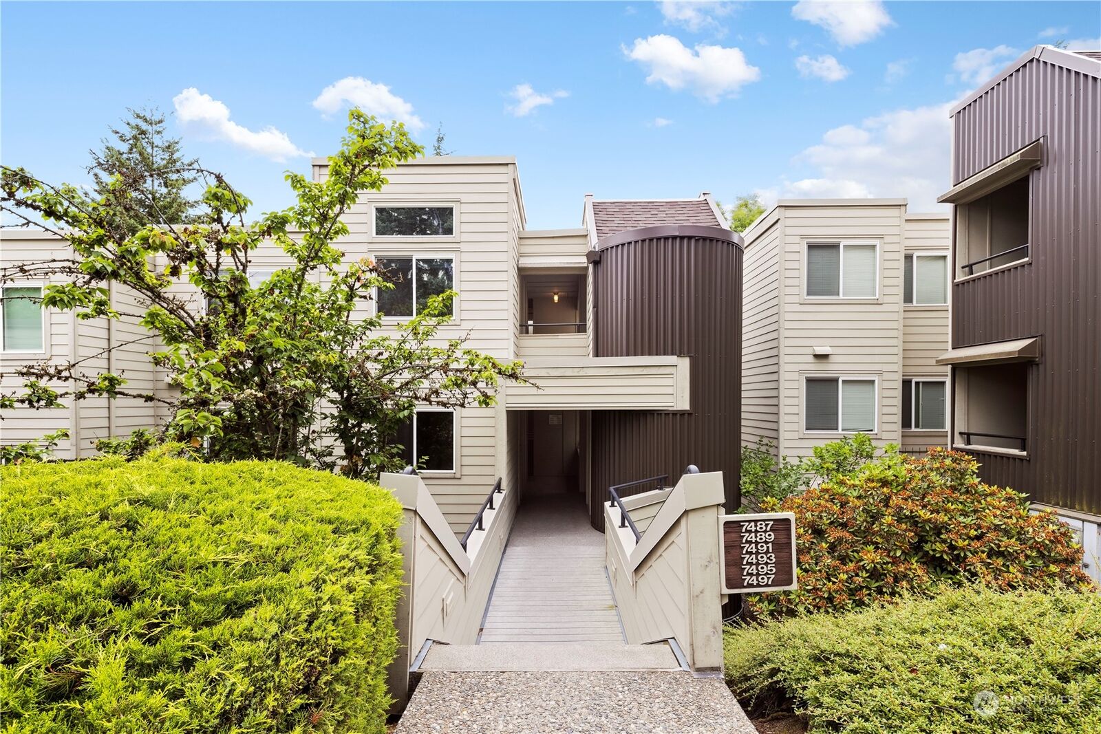 Property Photo: 7495 Old Redmond Road 417 WA 98052