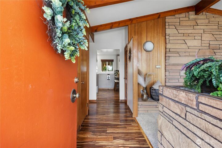 Property Photo:  517 Legion Drive  WA 98201 