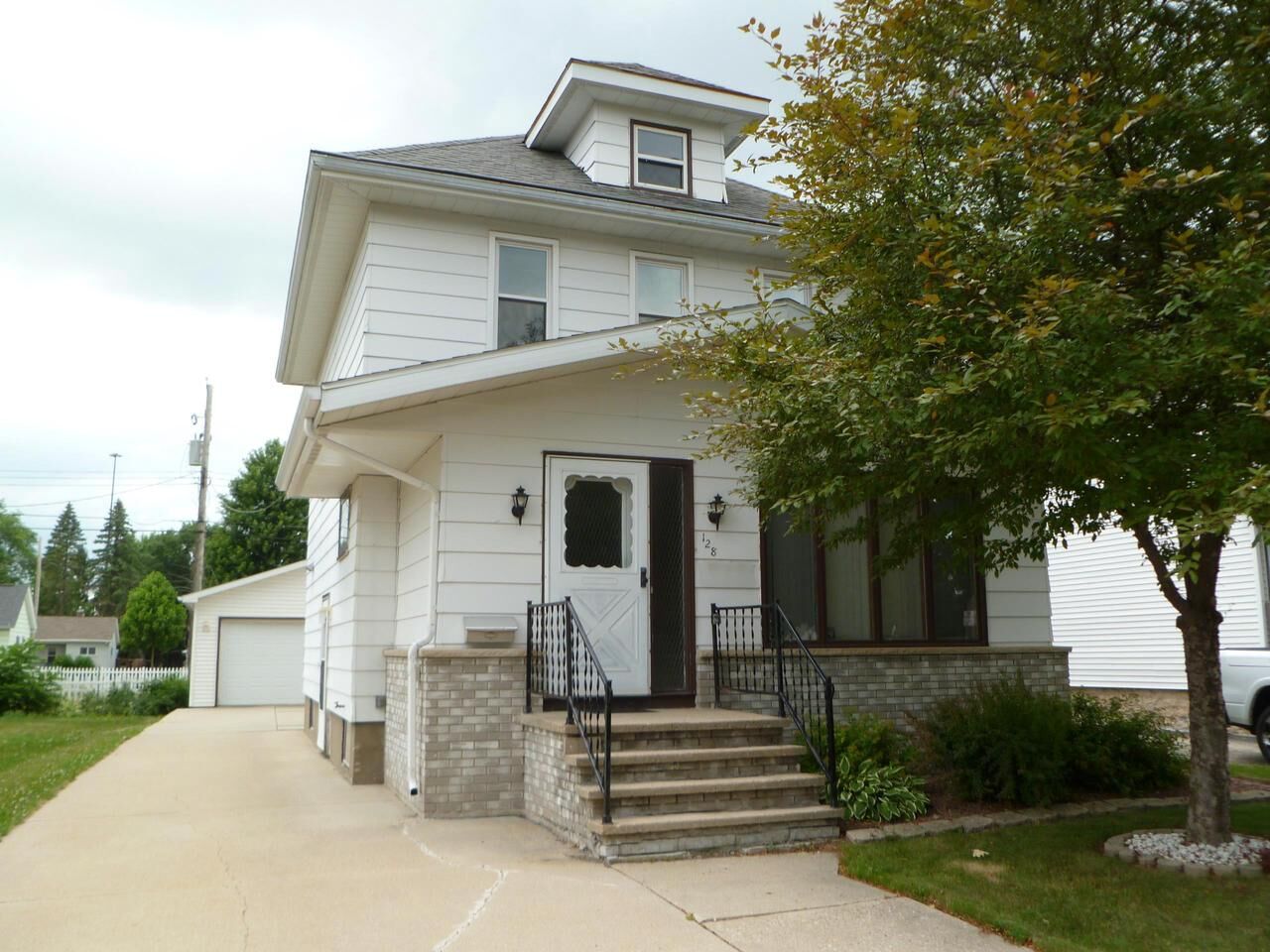 Property Photo:  128 East Lincoln Street  WI 53963 