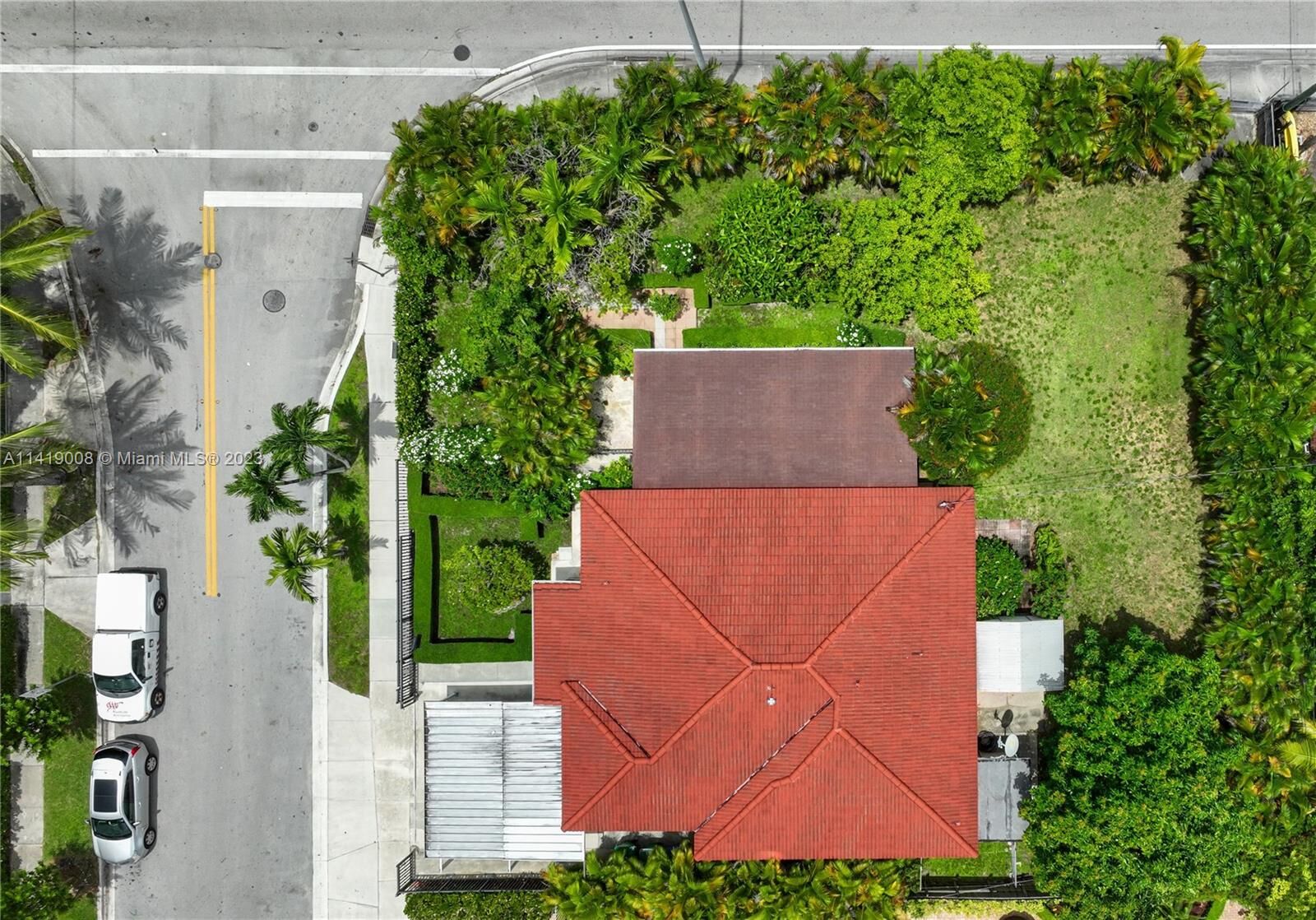 Property Photo: 1685 SW 15th St FL 33145
