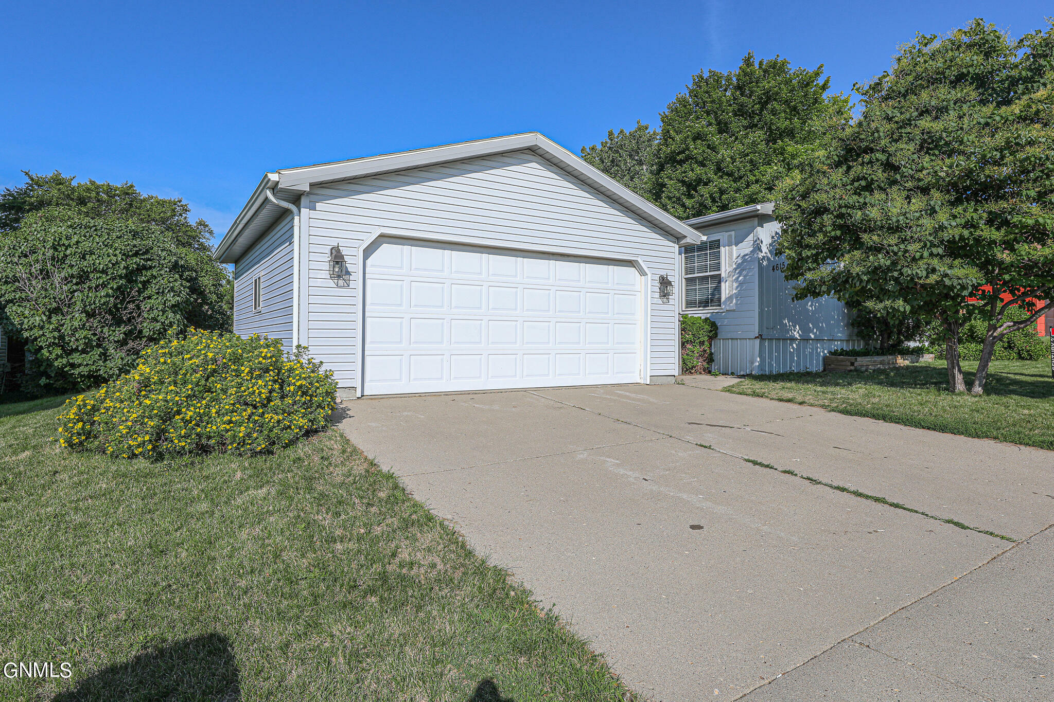 Property Photo:  4615 Patriot Drive  ND 58503 