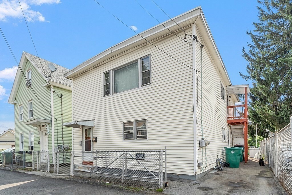 Property Photo:  10 Cedar Ct  MA 01852 