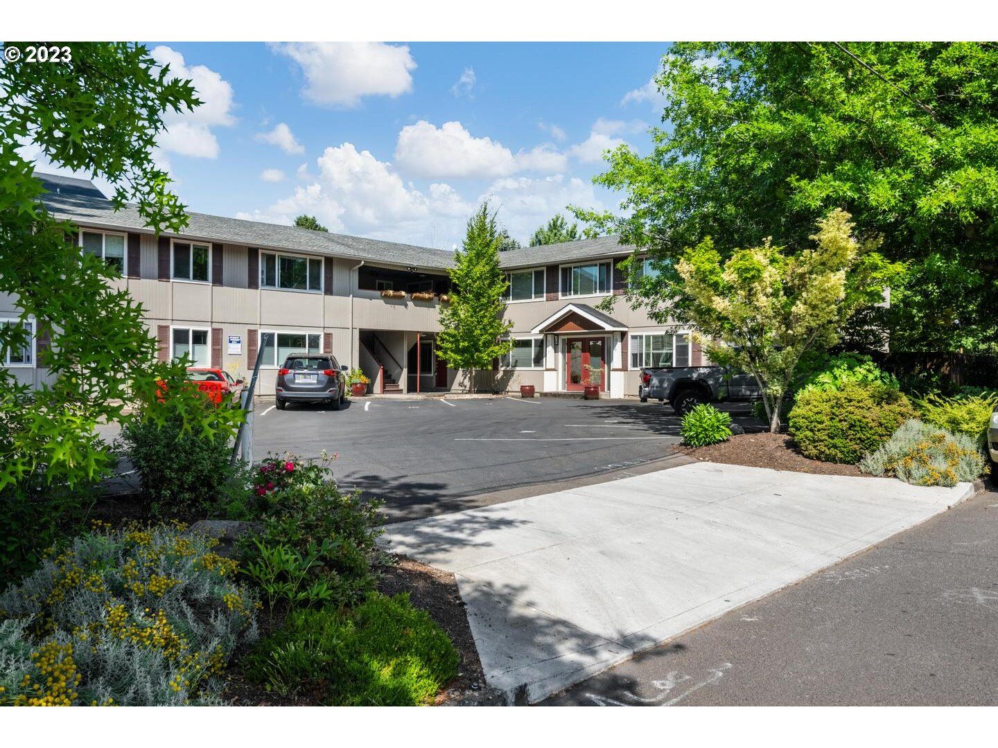 Property Photo: 7112 N Richmond Ave 11 OR 97203