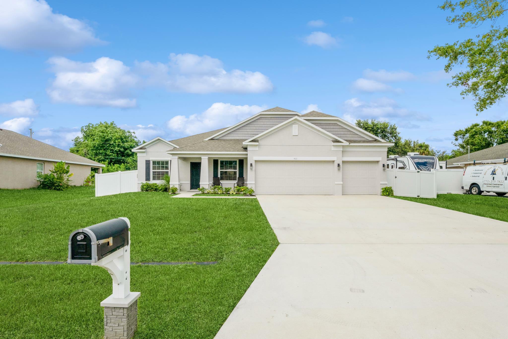 Property Photo:  911 SW Fable Avenue  FL 34953 