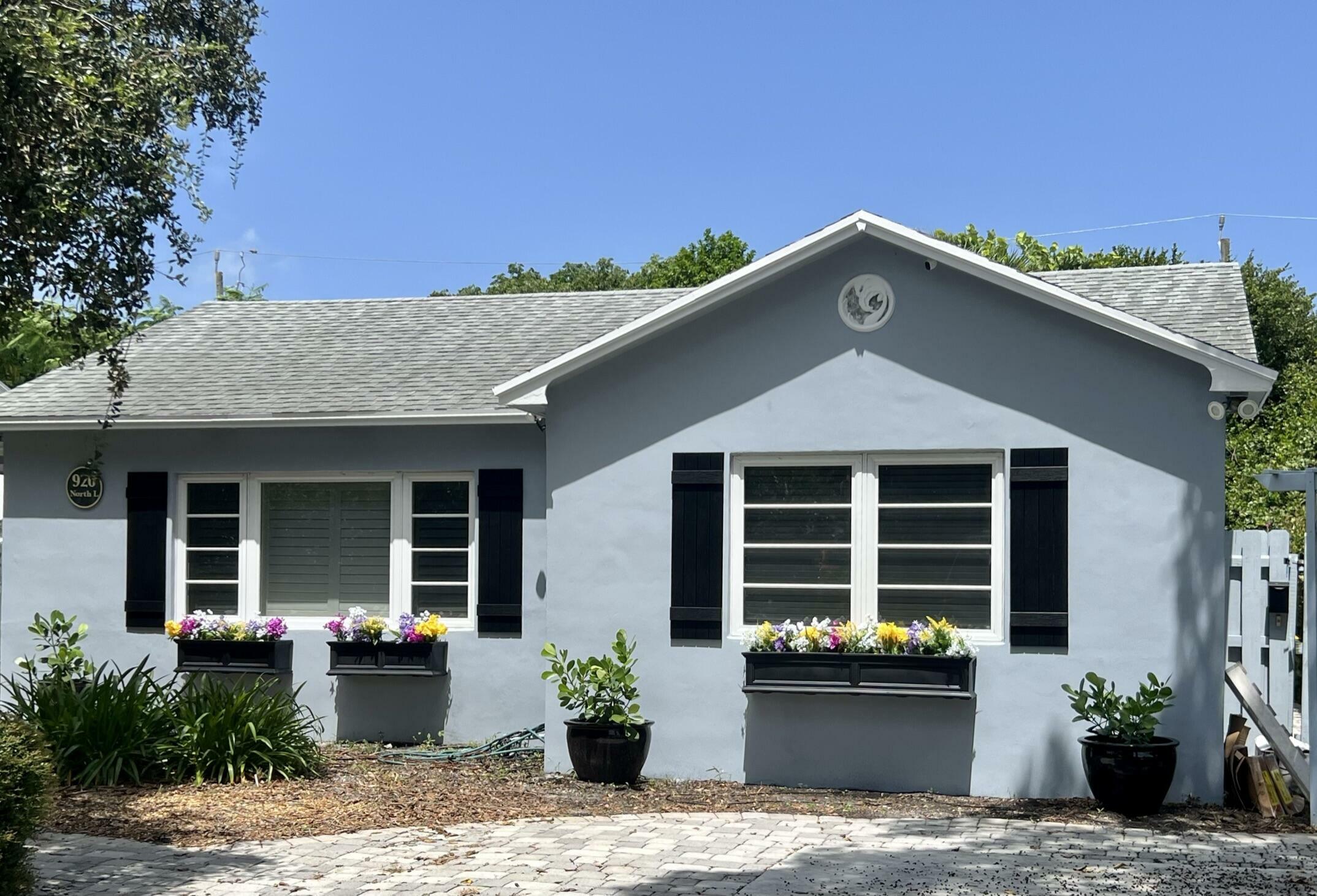 Property Photo: 920 N L Street 2 FL 33460