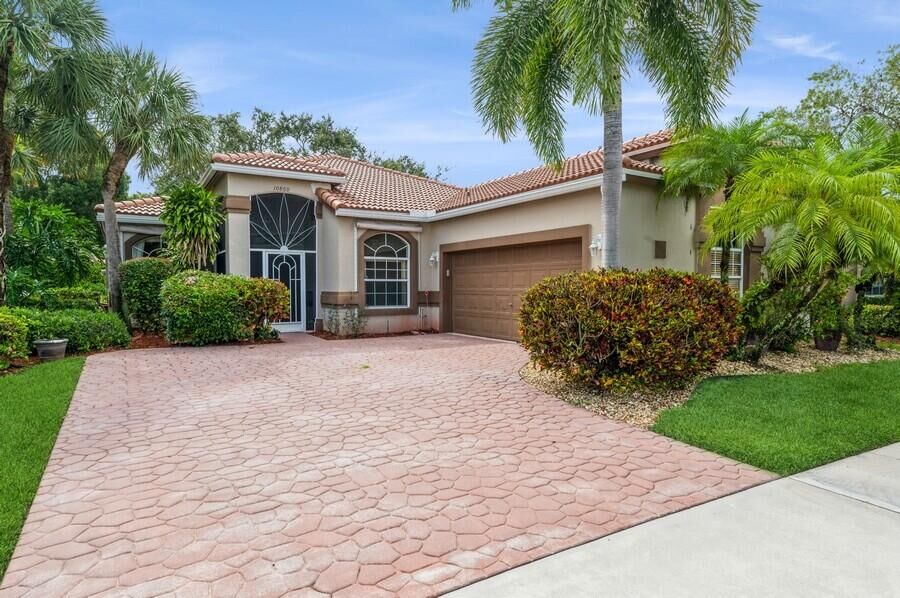 Property Photo:  10860 Royal Caribbean Circle  FL 33437 