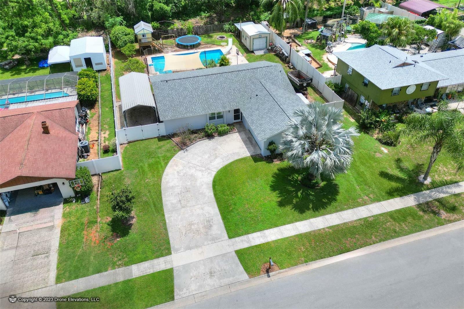 Property Photo: 907 Winchester Lane FL 33594