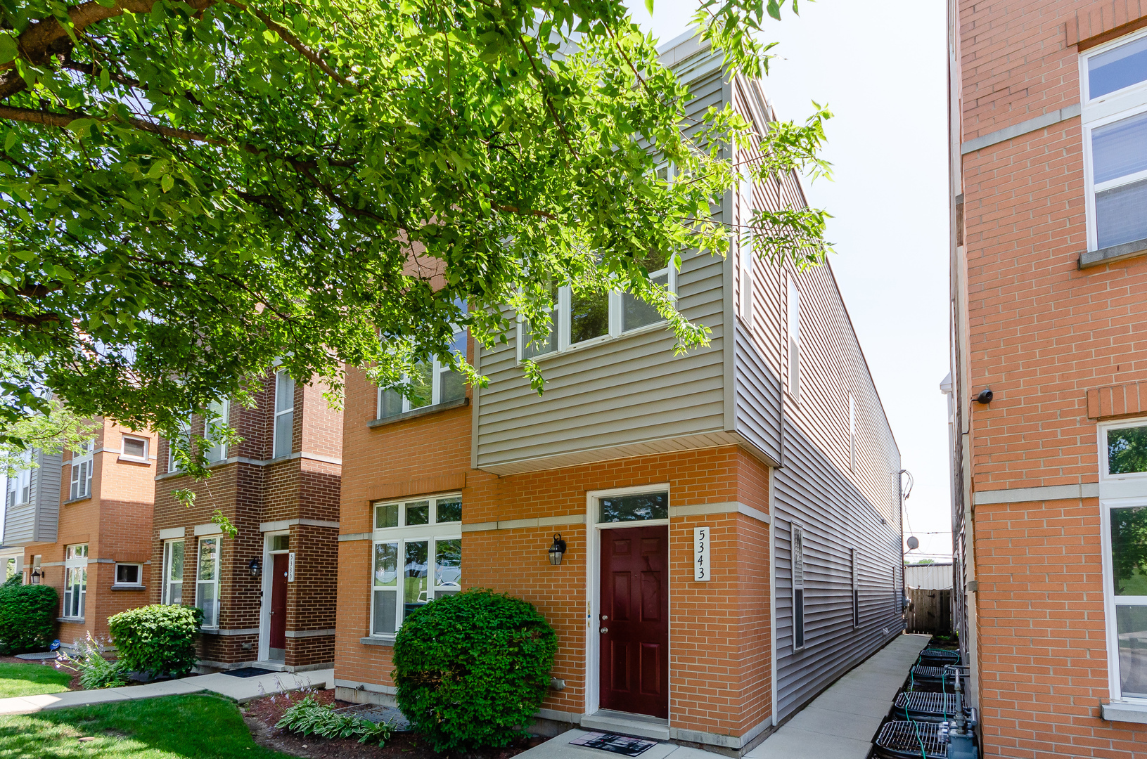 Property Photo: 5343 W Galewood Avenue IL 60639