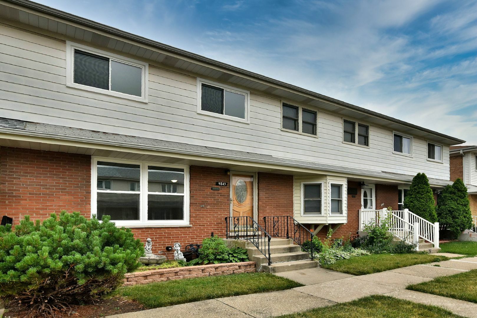Property Photo: 9843 Garden Court IL 60176