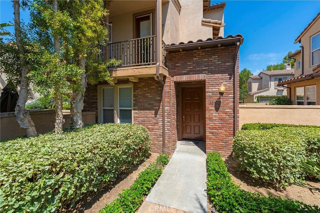 Property Photo: 307 Tall Oak CA 92603