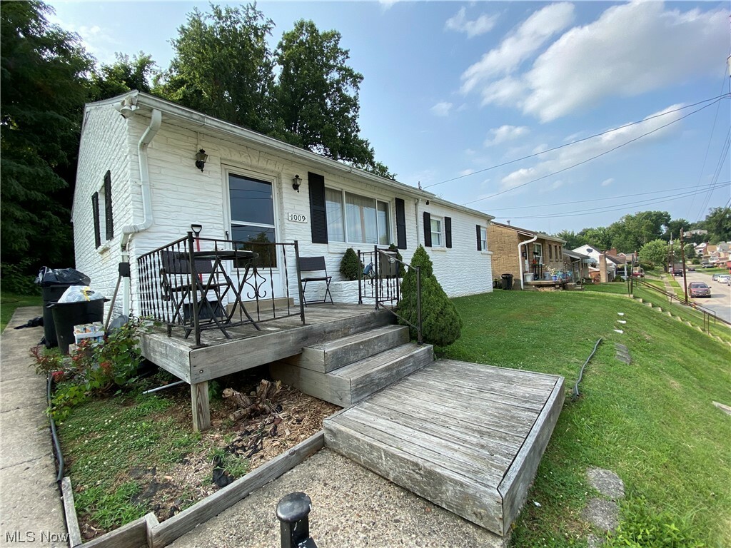 Property Photo:  1009 Smithfield Street  WV 26101 