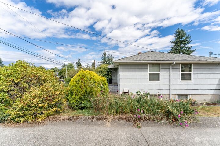 Property Photo:  3509 SW Trenton Street  WA 98126 